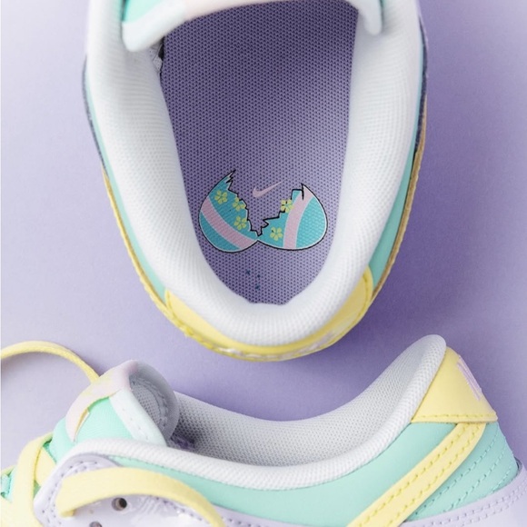 Nike dunk Easter 
Brand new - Picture 5 of 10